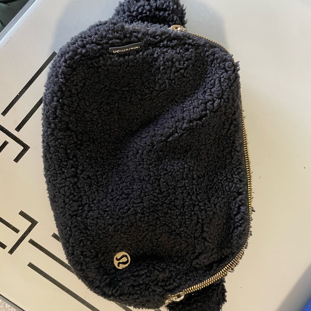 Lululemon Sherpa Belt Bag